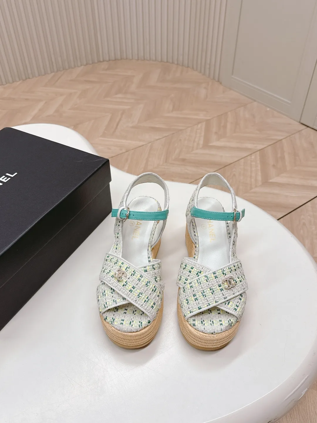 👟👟Ex-factory price 600👟👟 CHANEL Chanel 2025 new sandals and slippers series classic series every style is great rhombus platform sandals and slippers elegant and noble comfortable and versatile upper: sheepskin, woven cloth foot pads: sheepskin sole: rubber outsole size: 35-40